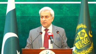 باكستان والهند تتبادلان قوائم السجناء والمنشآت النووية