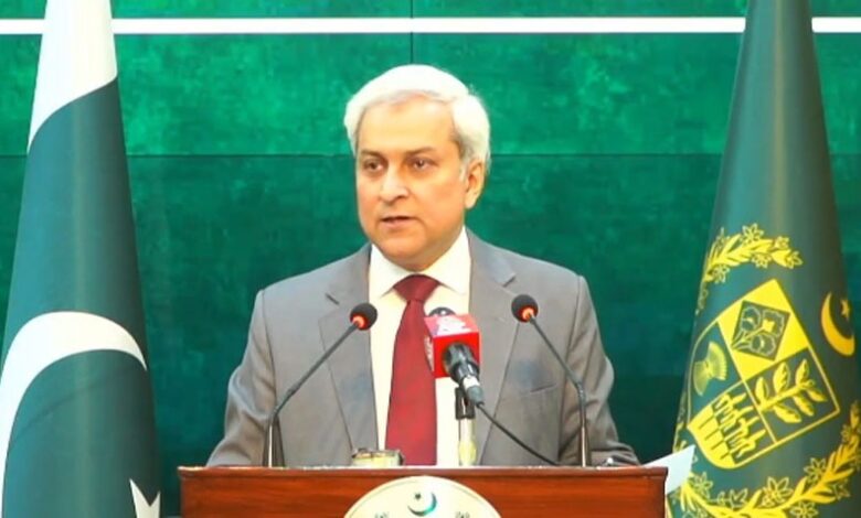 باكستان والهند تتبادلان قوائم السجناء والمنشآت النووية