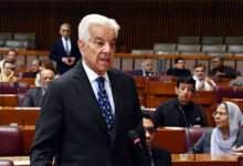 وزير الدفاع الباكستاني يدعو إلى نظام حكم محلي يتمتع بالصلاحيات