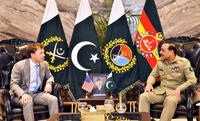 رئيس الأركان يؤكد التزام باكستان بالاستقرار الاقتصادي
