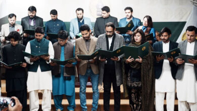 وزير الإعلام الباكستاني يدعو إلى تنظيم السياسة التي يقودها تطبيق تيك توك  