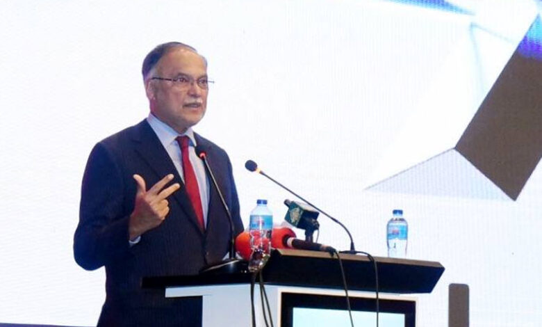 أحسن إقبال: الاستثمار في الشباب هو مفتاح النمو الباكستاني المستدام