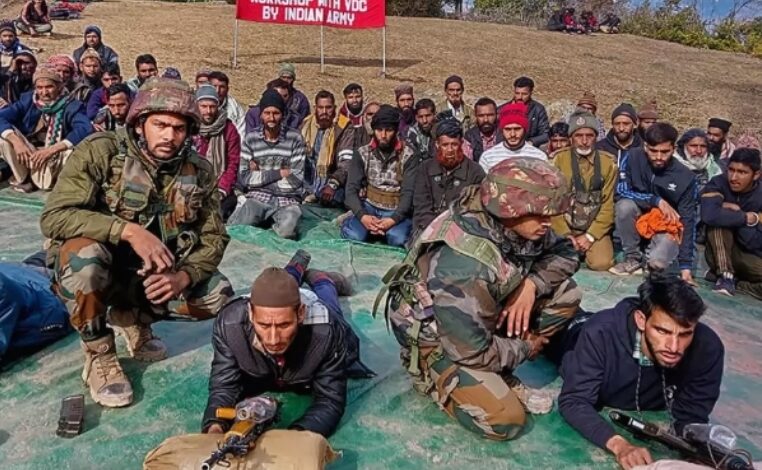 الجيش الهندي يسلح ويدرب حراس الدفاع في جامو وسط قلق حقوقي