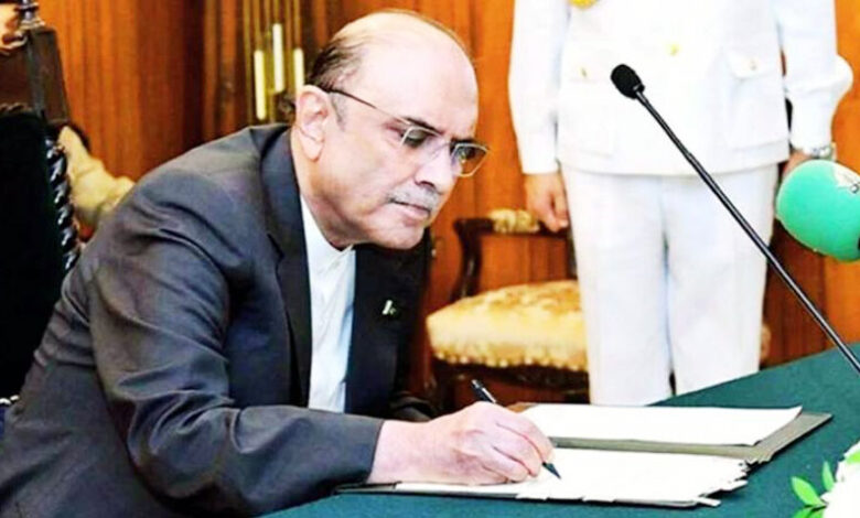 الرئيس آصف علي زرداري يوافق على سبعة مشاريع قوانين أقرها البرلمان