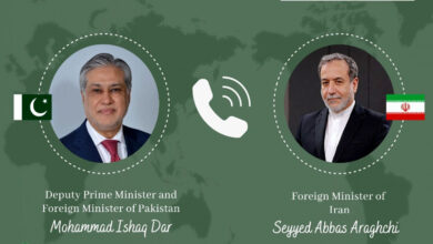 نائب رئيس الوزراء الباكستاني يتلقى اتصالاً من وزير الخارجية الإيراني لمناقشة التطورات الإقليمية والدولية