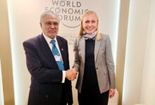 باكستان وفنلندا تؤكدان في دافوس تعزيز التعاون الثنائي في التجارة والاستثمار