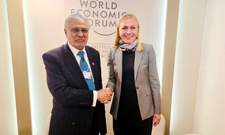 باكستان وفنلندا تؤكدان في دافوس تعزيز التعاون الثنائي في التجارة والاستثمار