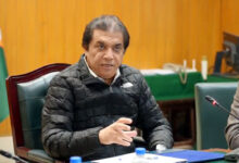 حنيف عباسي يوجه بزيادة إيرادات سكك حديد باكستان