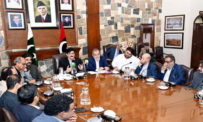 رئيس وزراء إقليم السند يعلن عن تعويضات بقيمة 10 ملايين روبية لضحايا حريق جول بلازا