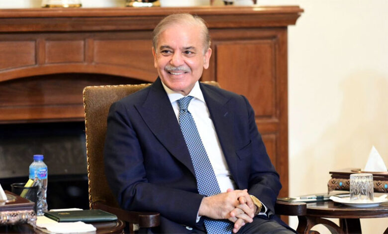 شهباز شريف يؤكد التزام باكستان بالإصلاحات الاقتصادية خلال لقائه مديرة صندوق النقد في دافوس