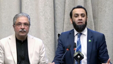 عطا الله يؤكد على ضرورة تنظيم وسائل الإعلام الرقمية للحد من التطرف