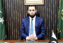 وزير الإعلام يعرب عن حزنه لوفاة والد بلال أحمد