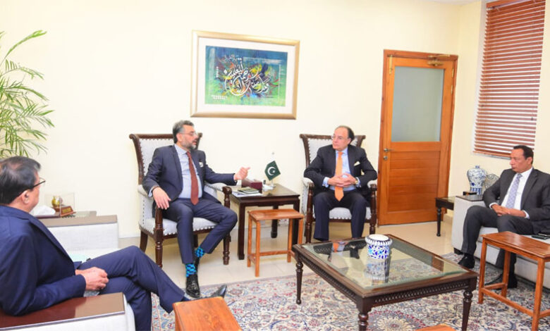 أورنجزيب يستعرض الأعمال الجارية والمشاورات المتعلقة بالمسائل ذات الصلة بشبكة الاتصالات الوطنية